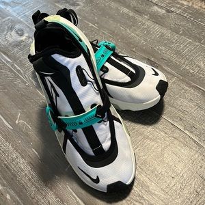 Nike Air Zoom Traverse Big Kids 6Y womens 7.5